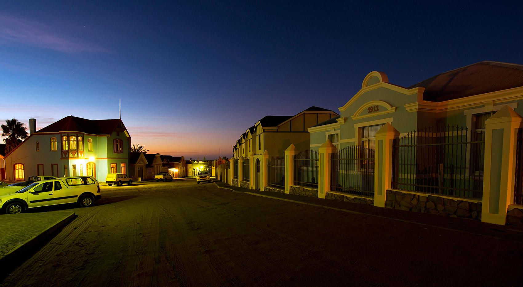 Straße in Lüderitz bei Nacht Straße in Lüderitz bei Nacht