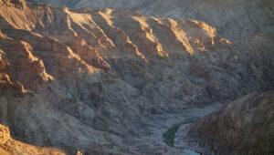 Nahaufnahme von geologischen Formationen am Fish River Canyon