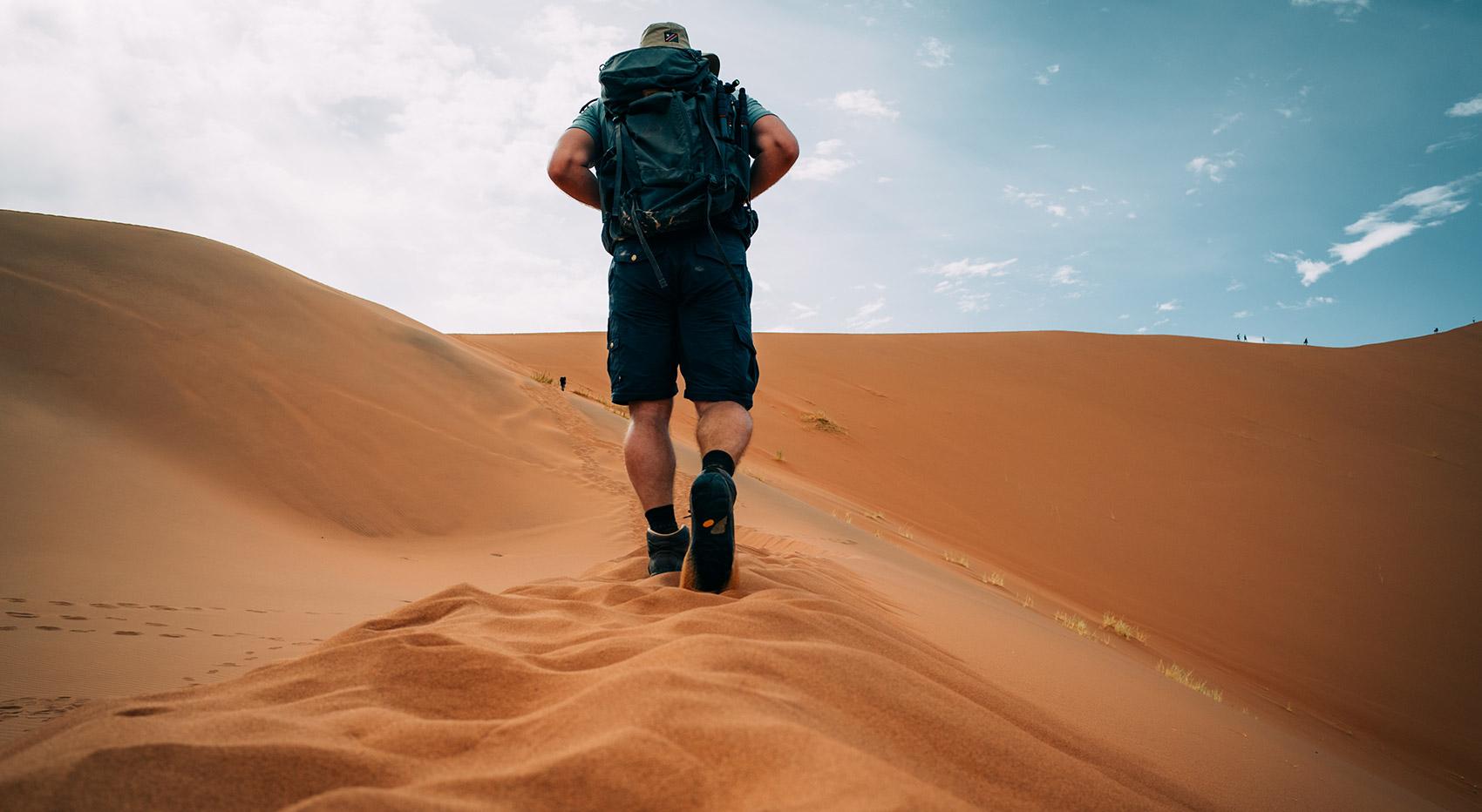 Dünenklettern in der Namib Wüste