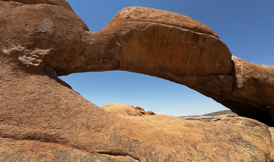 The archway at Spitzkoppe, Namibia | Photo taken by Heidi and Beat Aeschbacher, Namibia-Experience guests.